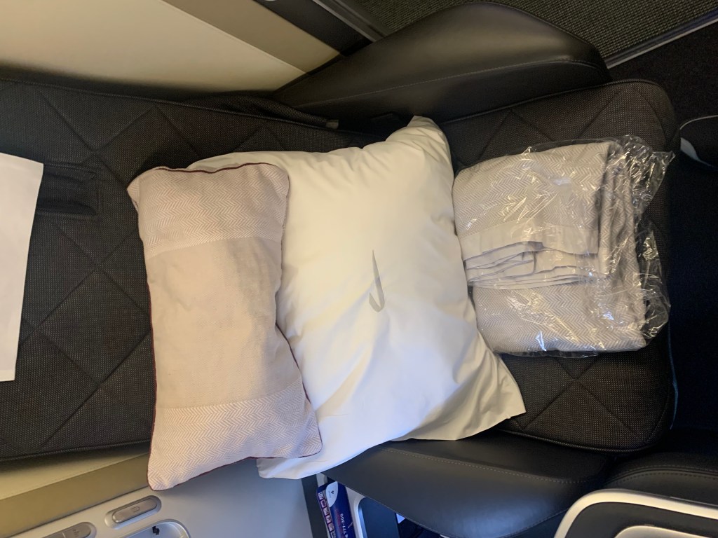Neil Scrivener reviews British Airways' 'old' First Cabin on a flight from Heathrow to Seattle. 