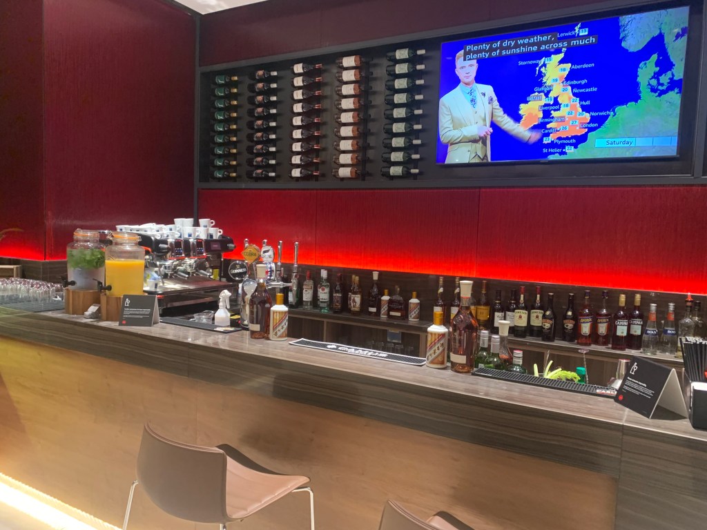 Neil Scrivener reviews the Air Canada Maple Lounge at Heathrow's Terminal 2, for Business Class and Star Alliance Gold travelers