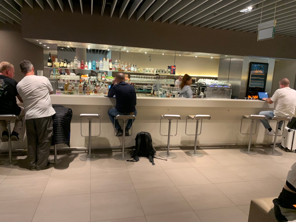 Neil Scrivener reviews the Lufthansa Business Lounge at Terminal 2, K-Gates in Munich Airport - Flughafen München