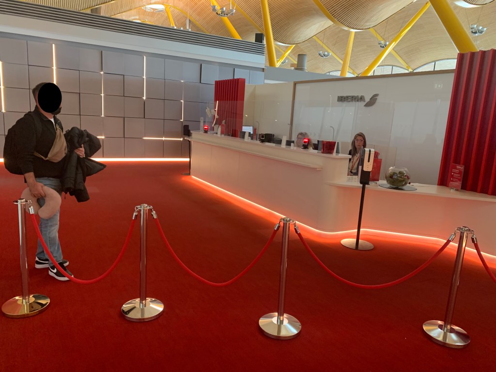 Neil Scrivener reviews the Iberia Dali VIP Lounge in Madrid's Terminal 4. Offering access for OneWorld members as well as those flying on Iberia. 