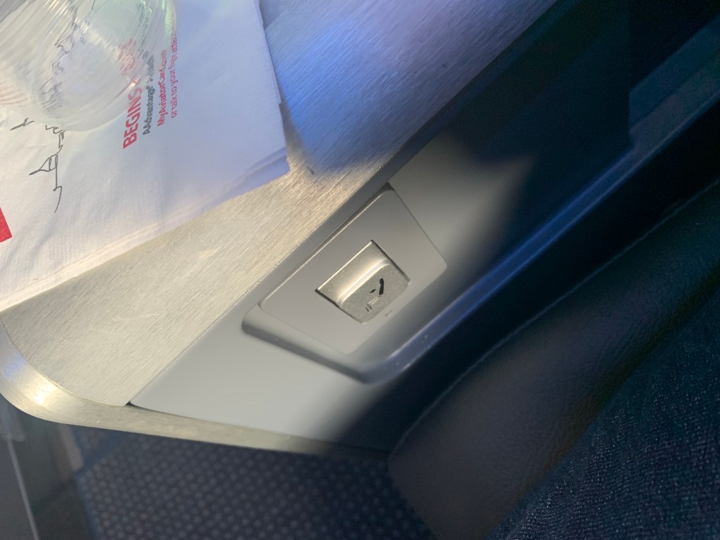 Neil Scrivener reviews American Airlines' First Class domestic seat on their Airbus A320 and Boeing 737 series aircraft. 