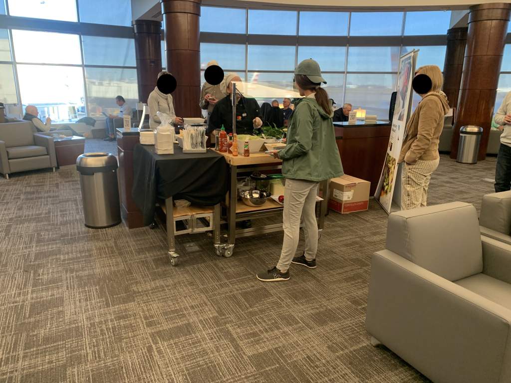 Neil Scrivener reviews the American Airlines Admirals Club in Charlotte's Douglas International Airport (CLT), in Concourse D.