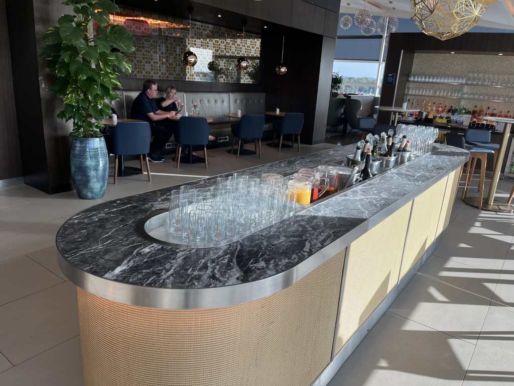 Neil Scrivener reviews the British Airways First and Business Class at Gatwick Airport's South Terminal - available to Club World and OneWorld passengers. 