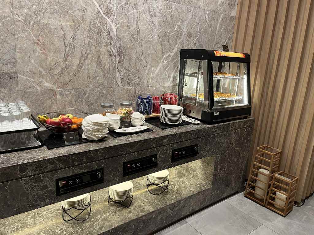 Neil Scrivener reviews the Changi Lounge in Singapore Airport's Jewel, on land side - with Priority Pass access. 