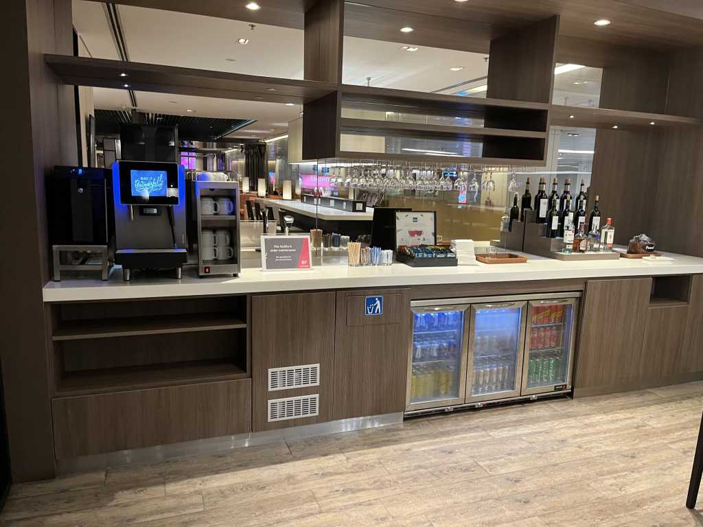 Neil Scrivener reviews the Marhaba Lounge in Terminal 1 of Singapore's Changi Airport. Available to Priority Pass and Dragon Pass members.