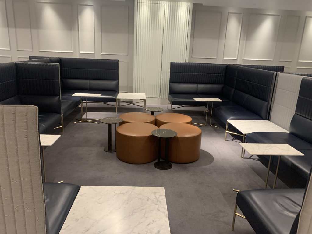 Neil Scrivener reviews the Qantas Lounge Heathrow's Terminal 3, available to Business Class and First Class passengers - and OneWorld Emerald/Sapphire members.